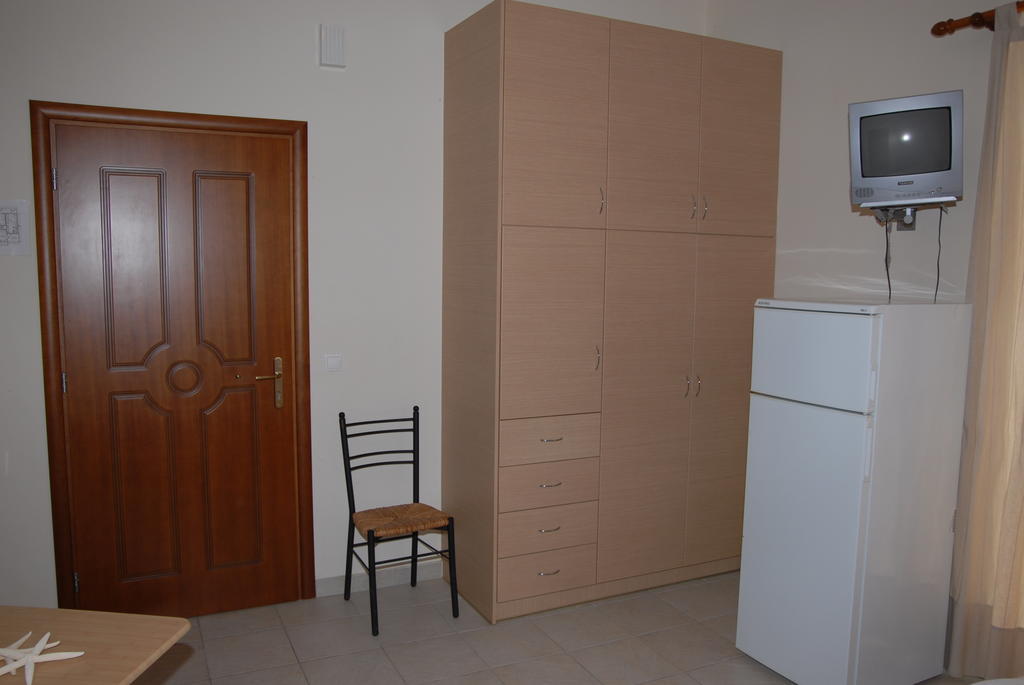 Tsertos Apartments Kamena Vourla Exteriör bild