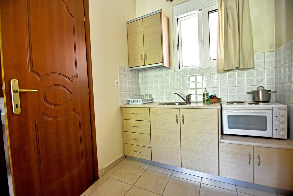 Tsertos Apartments Kamena Vourla Exteriör bild