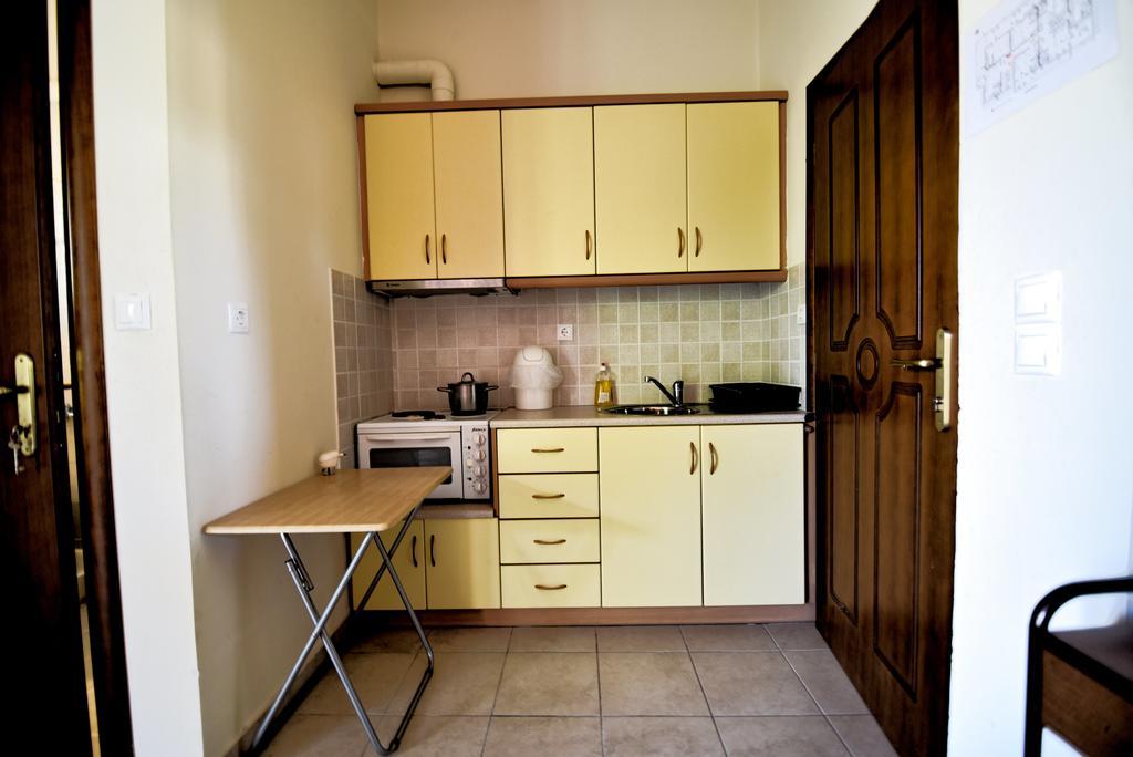 Tsertos Apartments Kamena Vourla Exteriör bild